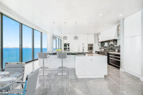 Condominio en venta en Sunny Isles Beach, Florida, 4 dormitorios, 485.14 m2 № 866118 - foto 5