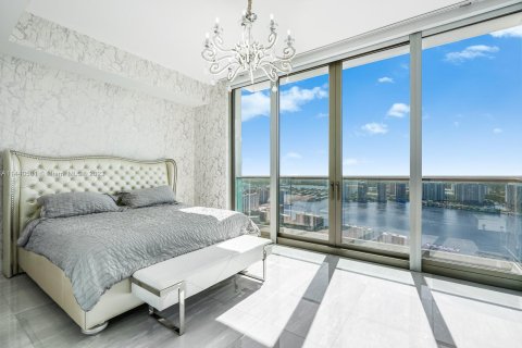 Condominio en venta en Sunny Isles Beach, Florida, 4 dormitorios, 485.14 m2 № 866118 - foto 28