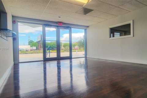 Propiedad comercial en venta en Miami, Florida № 1233478 - foto 6