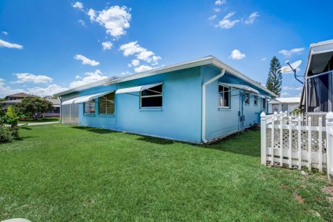 Villa ou maison à vendre à Tamarac, Floride: 2 chambres, 149.76 m2 № 1136220 - photo 1