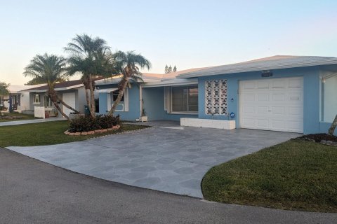 House in Tamarac, Florida 2 bedrooms, 149.76 sq.m. № 1136220 - photo 6