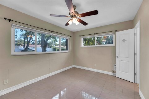 House in Oakland Park, Florida 5 bedrooms, 256.5 sq.m. № 1136261 - photo 30