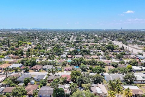 House in Fort Lauderdale, Florida 3 bedrooms, 150.87 sq.m. № 1136260 - photo 5