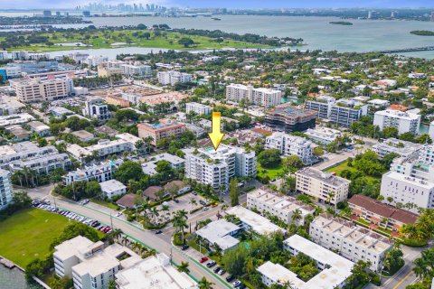 Copropriété à vendre à Bay Harbor Islands, Floride: 2 chambres, 142.33 m2 № 1152299 - photo 7