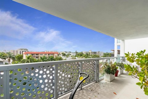 Copropriété à vendre à Bay Harbor Islands, Floride: 2 chambres, 142.33 m2 № 1152299 - photo 18