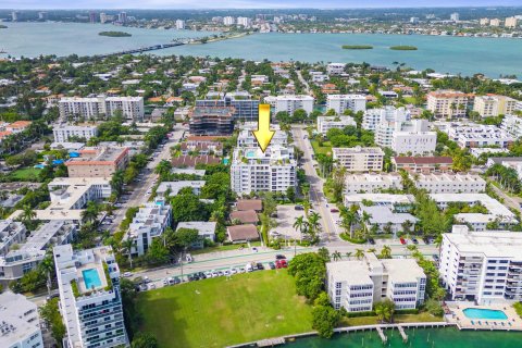 Condominio en venta en Bay Harbor Islands, Florida, 2 dormitorios, 142.33 m2 № 1152299 - foto 9