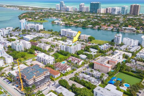 Copropriété à vendre à Bay Harbor Islands, Floride: 2 chambres, 142.33 m2 № 1152299 - photo 4