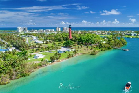 Villa ou maison à louer à Jupiter, Floride: 4 chambres, 188.87 m2 № 860916 - photo 3