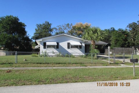 House in Spring Hill, Florida 2 bedrooms, 104.79 sq.m. № 1370276 - photo 2