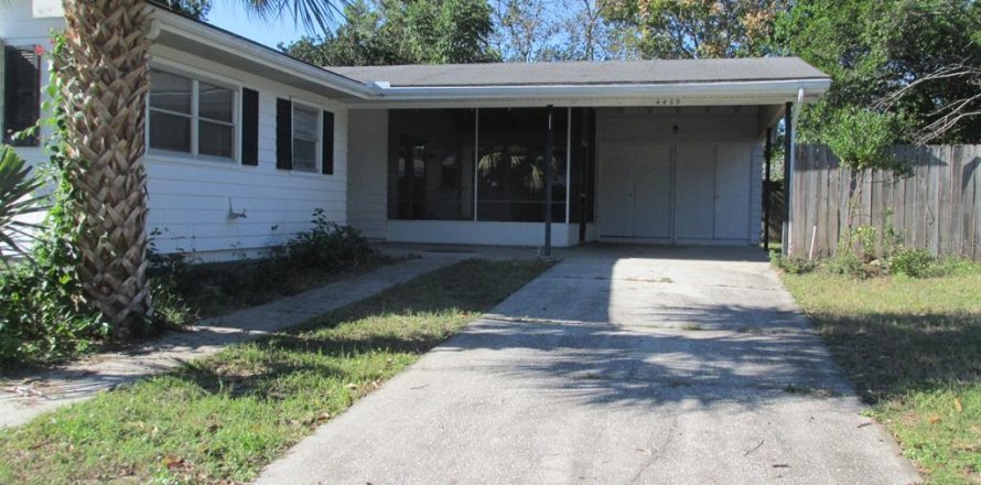 House in Spring Hill, Florida 2 bedrooms, 104.79 sq.m. № 1370276