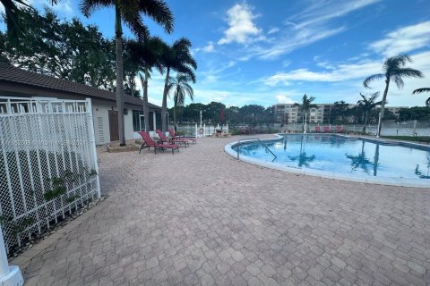 Townhouse in Pembroke Pines, Florida 2 bedrooms, 101.08 sq.m. № 1415522 - photo 8