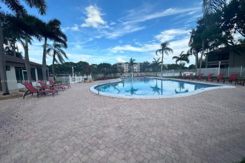 Townhouse in Pembroke Pines, Florida 2 bedrooms, 101.08 sq.m. № 1415522 - photo 7