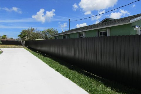 Commercial property in Homestead, Florida 192.49 sq.m. № 1415619 - photo 10