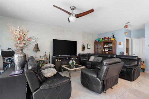 Casa en venta en Pembroke Pines, Florida, 4 dormitorios, 267.56 m2 № 1272145 - foto 12