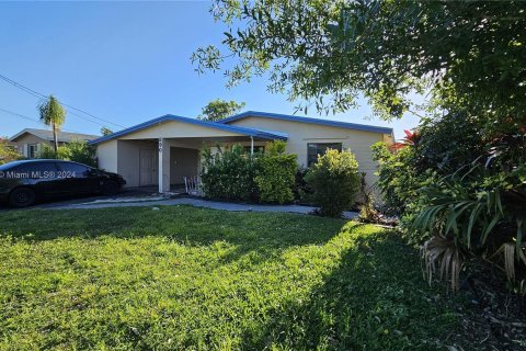 House in Lauderhill, Florida 5 bedrooms, 185.25 sq.m. № 1272143 - photo 3