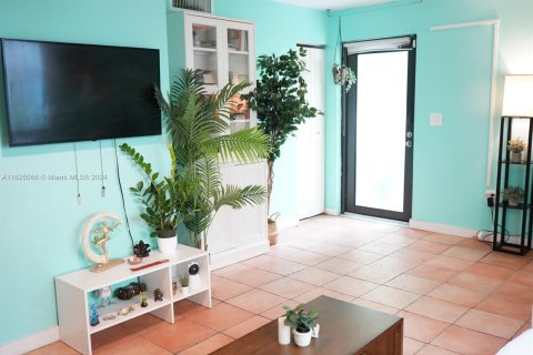 Condo in Miami Beach, Florida, 1 bedroom  № 1272144 - photo 6