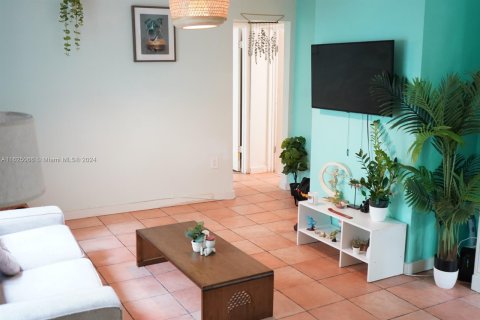 Condo in Miami Beach, Florida, 1 bedroom  № 1272144 - photo 4