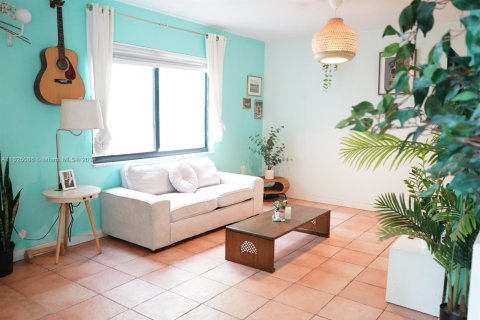 Condo in Miami Beach, Florida, 1 bedroom  № 1272144 - photo 3