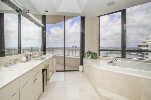 Condo in Aventura, Florida, 3 bedrooms  № 1421407 - photo 24