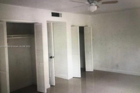 Touwnhouse à vendre à Miami, Floride: 3 chambres, 115.94 m2 № 908573 - photo 4