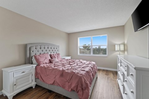 Condo in Fort Lauderdale, Florida, 1 bedroom  № 987369 - photo 11