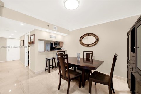 Condo in Miami Beach, Florida, 2 bedrooms  № 1294264 - photo 9