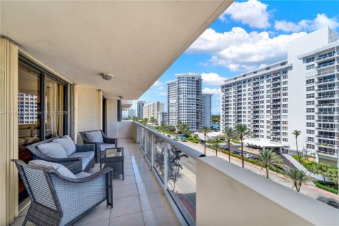 Copropriété à vendre à Miami Beach, Floride: 2 chambres, 126.35 m2 № 1294264 - photo 26