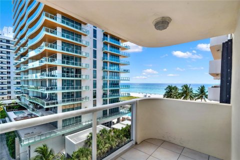 Condo in Miami Beach, Florida, 2 bedrooms  № 1294264 - photo 27