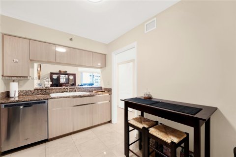 Condo in Miami Beach, Florida, 2 bedrooms  № 1294264 - photo 6