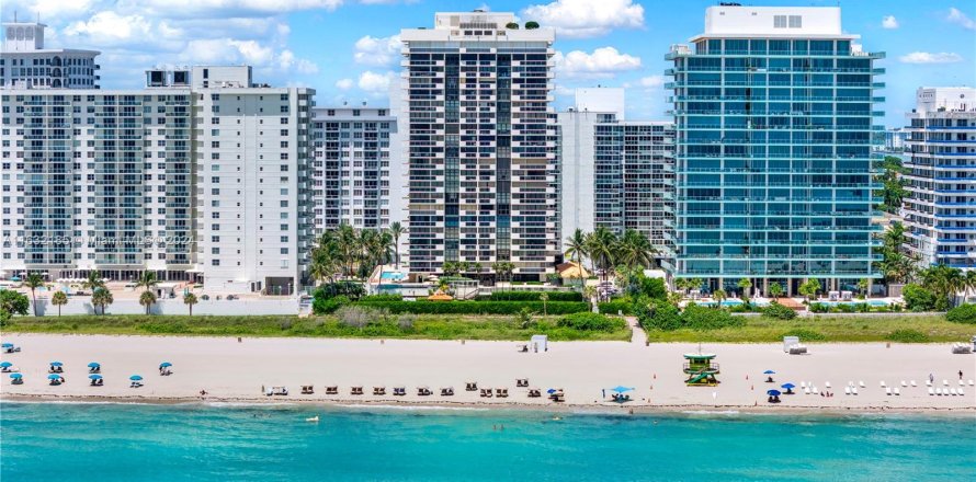 Condominio en Miami Beach, Florida, 2 dormitorios  № 1294264