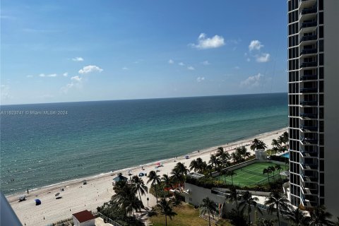 Hotel en venta en Sunny Isles Beach, Florida, 33.44 m2 № 1295024 - foto 5