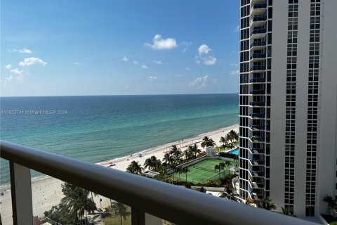 Hotel in Sunny Isles Beach, Florida 33.44 sq.m. № 1295024 - photo 7