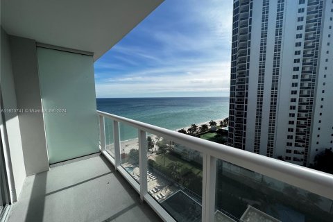 Hotel in Sunny Isles Beach, Florida 33.44 sq.m. № 1295024 - photo 28