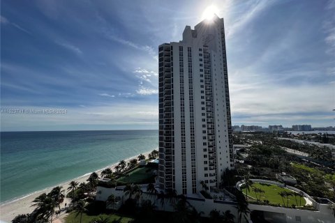 Hotel in Sunny Isles Beach, Florida 33.44 sq.m. № 1295024 - photo 20