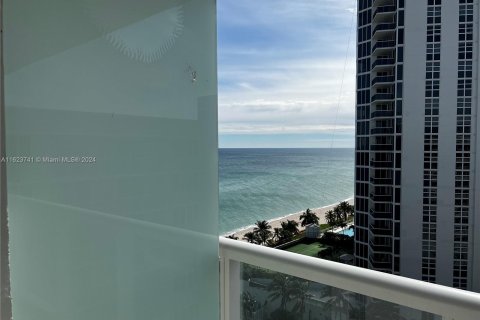 Hotel en venta en Sunny Isles Beach, Florida, 33.44 m2 № 1295024 - foto 30