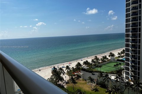 Hotel en venta en Sunny Isles Beach, Florida, 33.44 m2 № 1295024 - foto 9