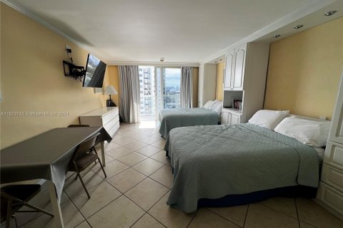 Hotel en venta en Sunny Isles Beach, Florida, 33.44 m2 № 1295024 - foto 16