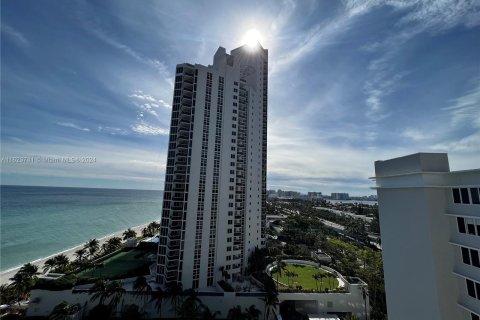 Hotel en venta en Sunny Isles Beach, Florida, 33.44 m2 № 1295024 - foto 21