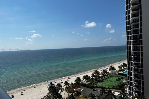 Hotel en venta en Sunny Isles Beach, Florida, 33.44 m2 № 1295024 - foto 8