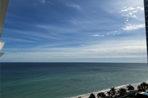 Hotel en venta en Sunny Isles Beach, Florida, 33.44 m2 № 1295024 - foto 22