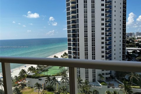 Hotel en venta en Sunny Isles Beach, Florida, 33.44 m2 № 1295024 - foto 29