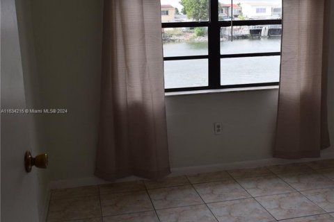 Condominio en venta en Hialeah, Florida, 2 dormitorios, 71.63 m2 № 1295072 - foto 14