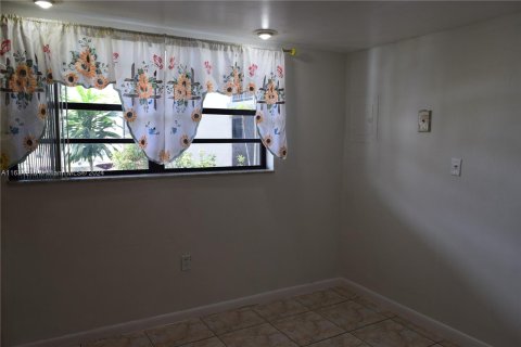 Condominio en venta en Hialeah, Florida, 2 dormitorios, 71.63 m2 № 1295072 - foto 5