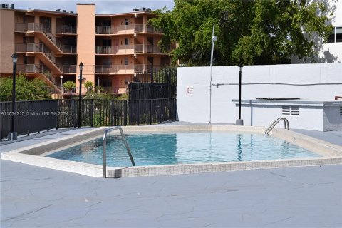 Condominio en venta en Hialeah, Florida, 2 dormitorios, 71.63 m2 № 1295072 - foto 21