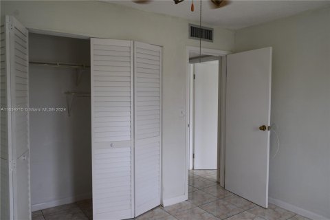 Condominio en venta en Hialeah, Florida, 2 dormitorios, 71.63 m2 № 1295072 - foto 15