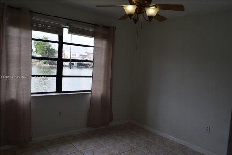 Condominio en venta en Hialeah, Florida, 2 dormitorios, 71.63 m2 № 1295072 - foto 16