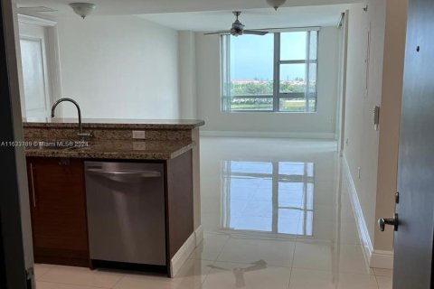 Copropriété à vendre à Sunrise, Floride: 2 chambres, 108.23 m2 № 1294239 - photo 2