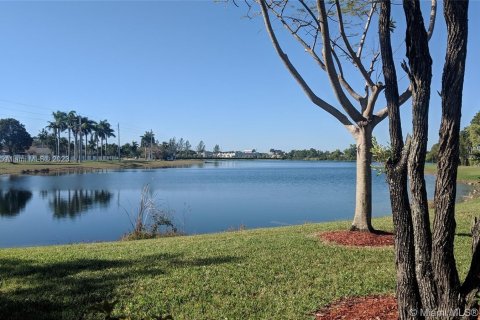 Bureau à louer à Sunrise, Floride № 694979 - photo 1