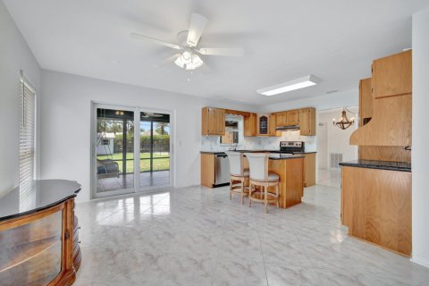 House in Dania Beach, Florida 3 bedrooms, 143.26 sq.m. № 1171392 - photo 13