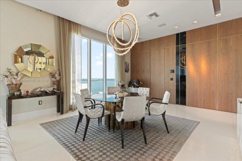 Condo in Miami, Florida, 4 bedrooms  № 1399751 - photo 4